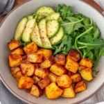 Knusprige Ofenkartoffeln mit Salat (einfaches Bowl Rezept)