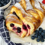 Osterzopf mit Heidelbeeren