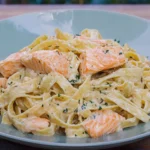 Pasta mit Lachs und Sahnesoße