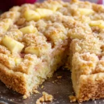 Schneller Apfelkuchen mit Streusel & Apfelmus – so saftig!